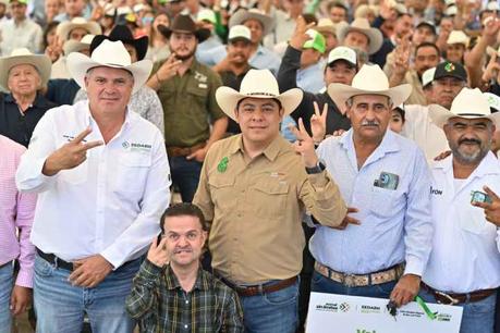 Ricardo Gallardo refuerza apoyo a ganaderos y agricultores con entrega de equipamiento Ricardo Gallardo refuerza apoyo a ganaderos y agricultores con entrega de equipamiento