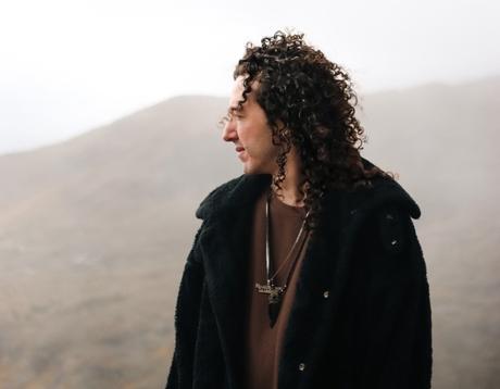 Julián Cardona gana Premio CDA a Mejor Live Act Nacional y estrena el EP ‘La Flor de la vida’ Julián Cardona gana Premio CDA a Mejor Live Act Nacional y estrena el EP ‘La Flor de la vida’