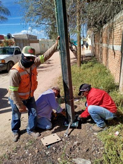 Gobierno Municipal atiende petición de alumbrado en la comunidad El Jaralito Gobierno Municipal atiende petición de alumbrado en la comunidad El Jaralito