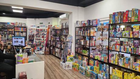 Mathom Store ofrece un amplio catálogo de juegos de mesa, cartas y rol con envío a nivel mundial Mathom Store ofrece un amplio catálogo de juegos de mesa, cartas y rol con envío a nivel mundial
