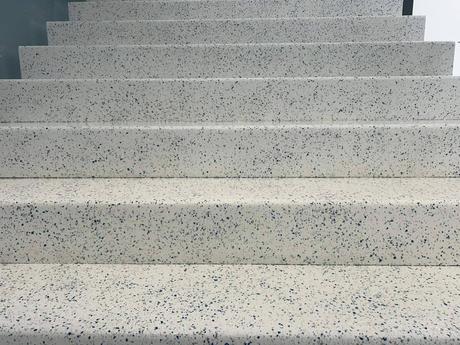 Soluciones de pavimentación técnica para industrias, comercios y espacios decorativos