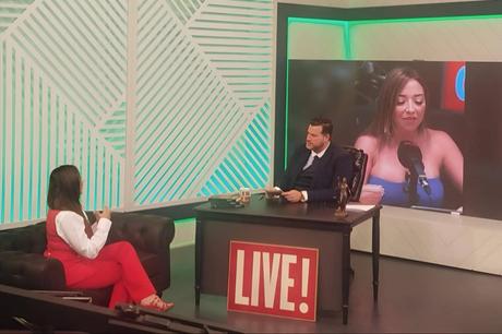 Javier Guerrero produce, dirige y presenta el éxito televisivo ‘En Tela de Juicio’