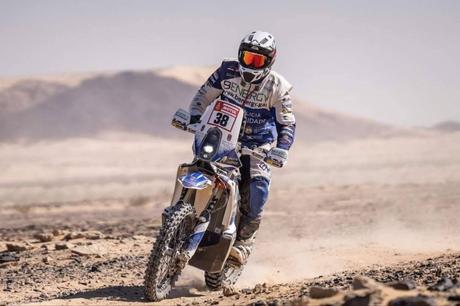 ADHESIVOSEMBARRADOS destaca por sus equipaciones personalizadas en el mundo del motor