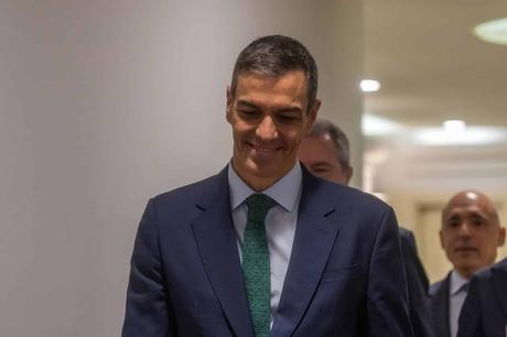 Sánchez dice que sale «contento» tras las cinco horas de interrogatorio y Bolaños habla de «tremendo bluf» del PP