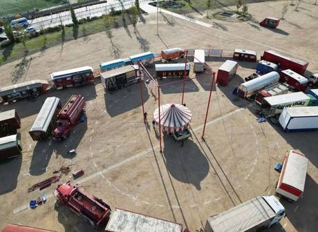 Cómo se monta un circo? Montaje del circo raluy