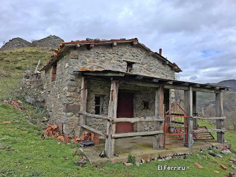 La Muela-Torones-Picu la Carba-El Castieḷḷu-Naveo