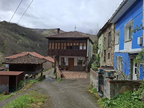 La Muela-Torones-Picu la Carba-El Castieḷḷu-Naveo