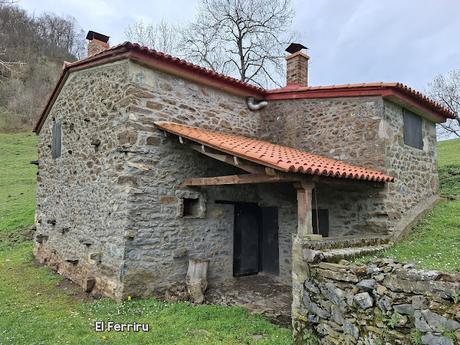 La Muela-Torones-Picu la Carba-El Castieḷḷu-Naveo