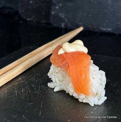 Nigiri con Salmón Ahumado y Mayonesa Kepwie flambeada #ArrozInternationalDay