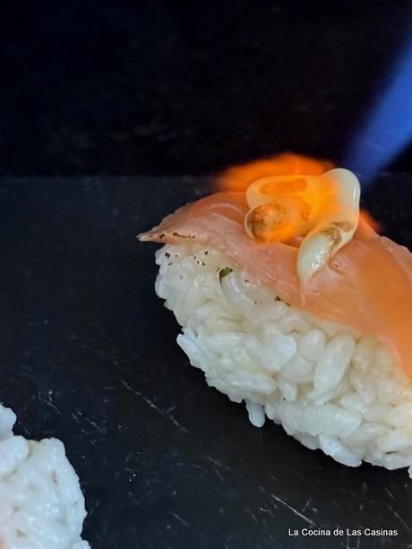 Nigiri con Salmón Ahumado y Mayonesa Kepwie flambeada #ArrozInternationalDay