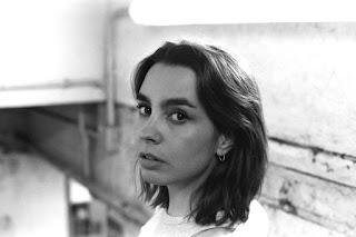 DEL POEMA DE CADA DÍA. HOY, DOS GATOS, DE ALEJANDRA ARROYO DEL POEMA DE CADA DÍA. HOY, DOS GATOS, DE ALEJANDRA ARROYO