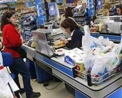 Guerra entre cadenas de supermercados impulsa explosión de promociones