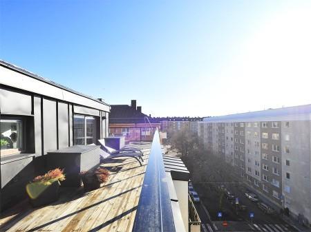 sofá cuero negro piso para chicos muebles de ikea muebles de diseño iconos estilo nórdico estilo nórdico diseño de terrazas diseño de exteriores diseño de aticos diseño americano sillas eames decoración pisos pequeños decoración piso masculino decoración masculina decoración espacios pequeños diáfanos decoración de áticos ático con terraza suelo teca 