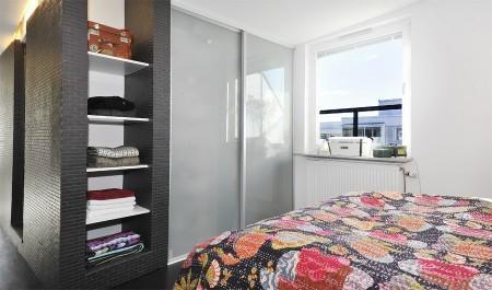 sofá cuero negro piso para chicos muebles de ikea muebles de diseño iconos estilo nórdico estilo nórdico diseño de terrazas diseño de exteriores diseño de aticos diseño americano sillas eames decoración pisos pequeños decoración piso masculino decoración masculina decoración espacios pequeños diáfanos decoración de áticos ático con terraza suelo teca 