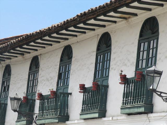 CAJAMARCA: LAS SOMBRAS Y LUCES DE LA HISTORIA