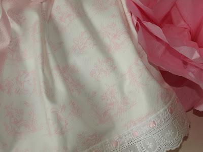 En rosa... faldón de Toile para Martina