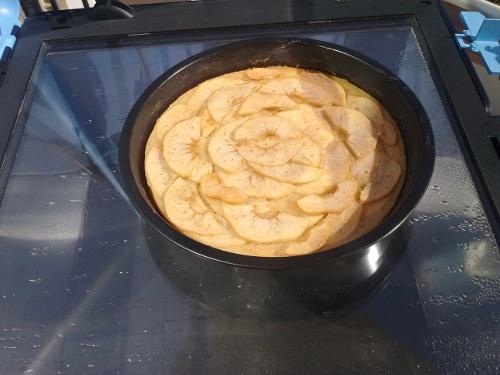 Tarta fácil de manzana en el horno solar