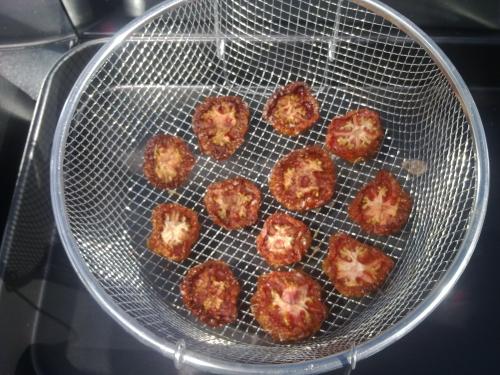Tomates secos en el horno solar