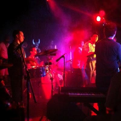 Un Panteón Macabro en La Respuesta: Homenaje, Nostalgia y Gozadera