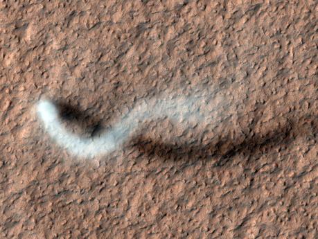 Remolino de polvo en Marte