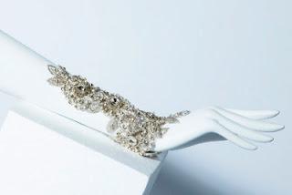 YolanCris lanza su primera colección de complementos para novia