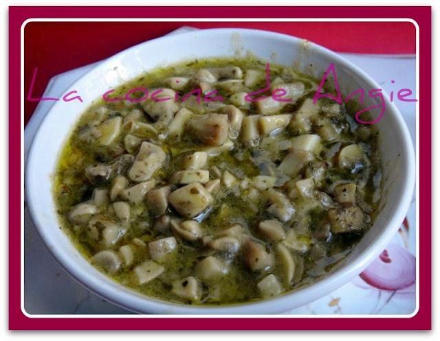 CHAMPIÑONES EN SALSA