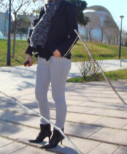 Sábado en Gris y Negro.