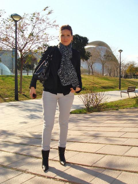 Sábado en Gris y Negro.