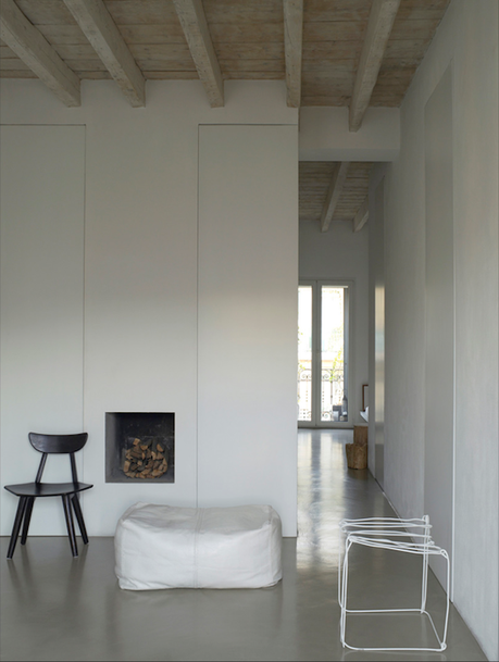 Enlucido de yeso. Altos muros.