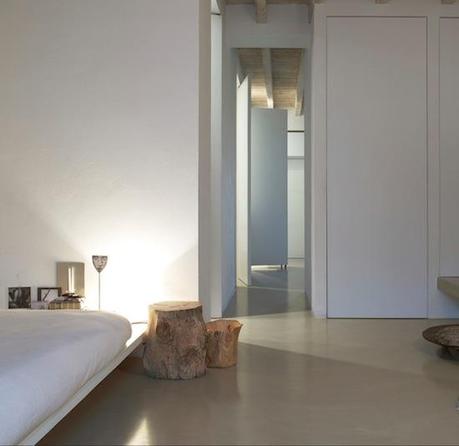 Enlucido de yeso. Altos muros.