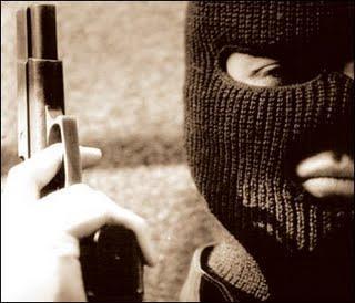 La policía reconoce actividades de policías inidentificados en los interrogatorios