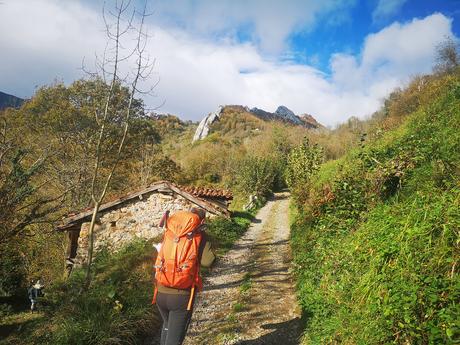 Cabeza L'Arcu desde Caleao Inicio del camino desde Caleao