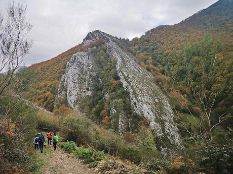 Cabeza L'Arcu desde Caleao Descenso por Valdelaxerra