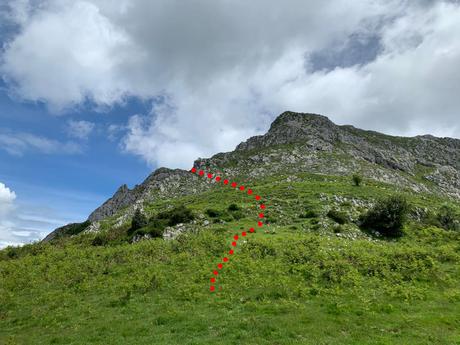 Cabeza L'Arcu desde Caleao Inicio del ascenso