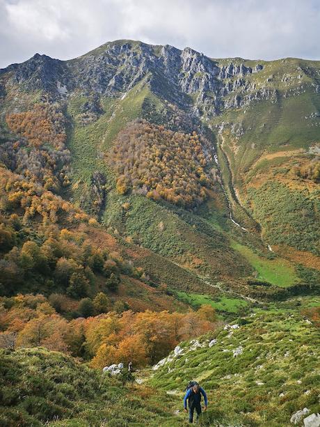 Cabeza L'Arcu desde Caleao Ascenso por la vallina
