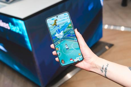 Fans de PokémonGo destacan inédita alianza con Samsung