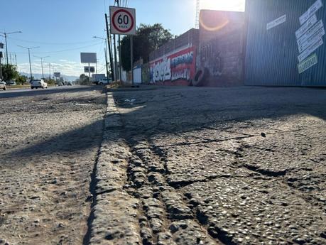 Establecimiento irregular de venta de agua en pipas dañó severamente tramo de la carretera a Matehuala
