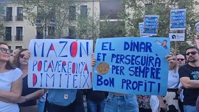 Un año después..., miles de valencianos insisten en la dimisión de Mazón.