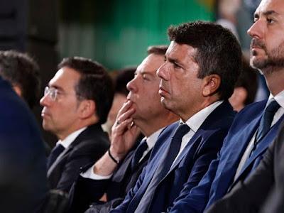 Un año después..., miles de valencianos insisten en la dimisión de Mazón.