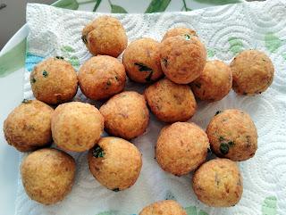 GUISO DE ALMEJAS CON GAMBAS BLANCAS Y PINTARROJA CON SUS ALBÓNDIGAS EN SALSA DE ANACARDOS.