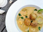 Guiso almejas gambas blancas pintarroja albóndigas salsa anacardos.