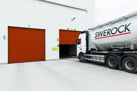 Por qué el marcado CE es clave en puertas peatonales automáticas y puertas industriales