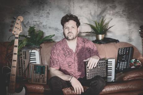 Debac estrena sesión audiovisual «SCL Live Session»