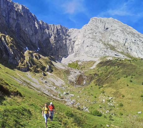 Sendero hacia el collado Forada