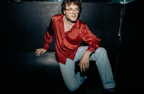 Con música, DJ y bailarines GAM interviene sus estacionamientos