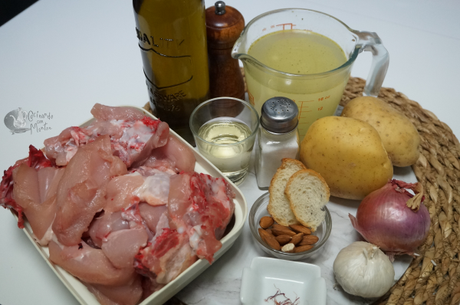 Pollo en salsa con patatas Pollo en salsa con patatas