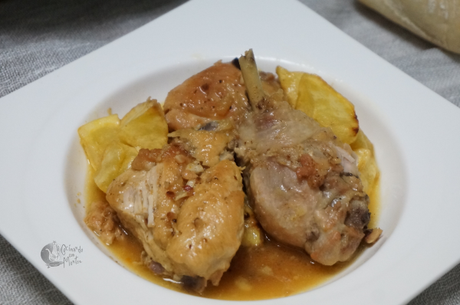 Pollo en salsa con patatas Pollo en salsa con patatas