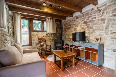 La Caseta de Freixenet; una casita de pueblo rural en Cataluña que recupera la calma de lo esencial