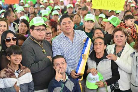 Ricardo Gallardo entrega calles de concreto y una secundaria en Soledad Ricardo Gallardo entrega calles de concreto y una secundaria en Soledad