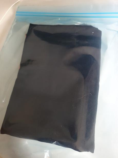 Bolsa zip con una toalla de microfibra para el gym